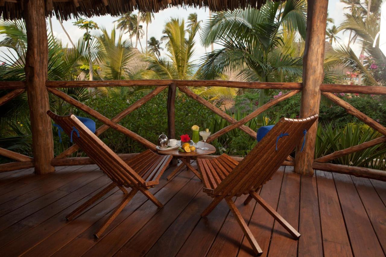 Tropical Garden Bungalow,760827641:JPEG