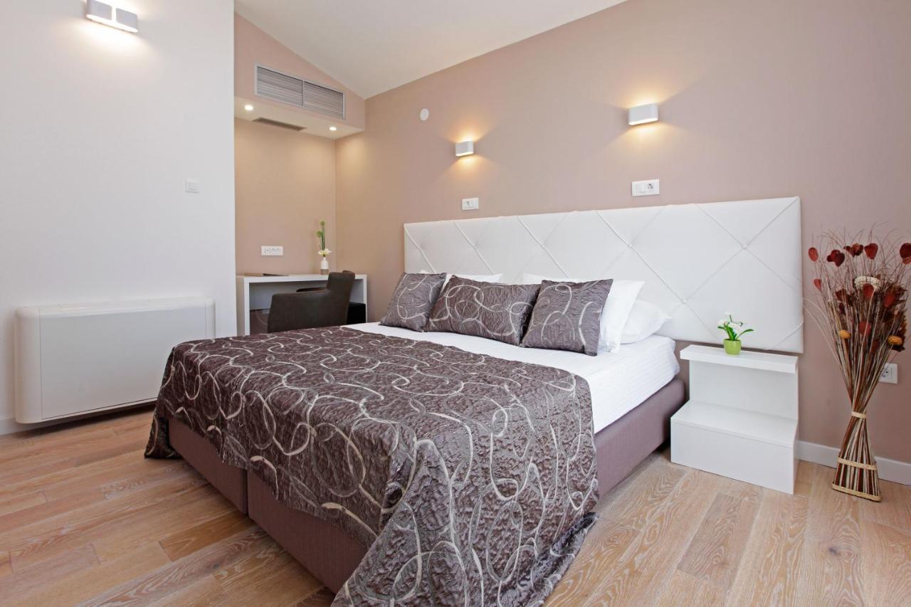 Superior Double Room with Balcony and Side Sea View