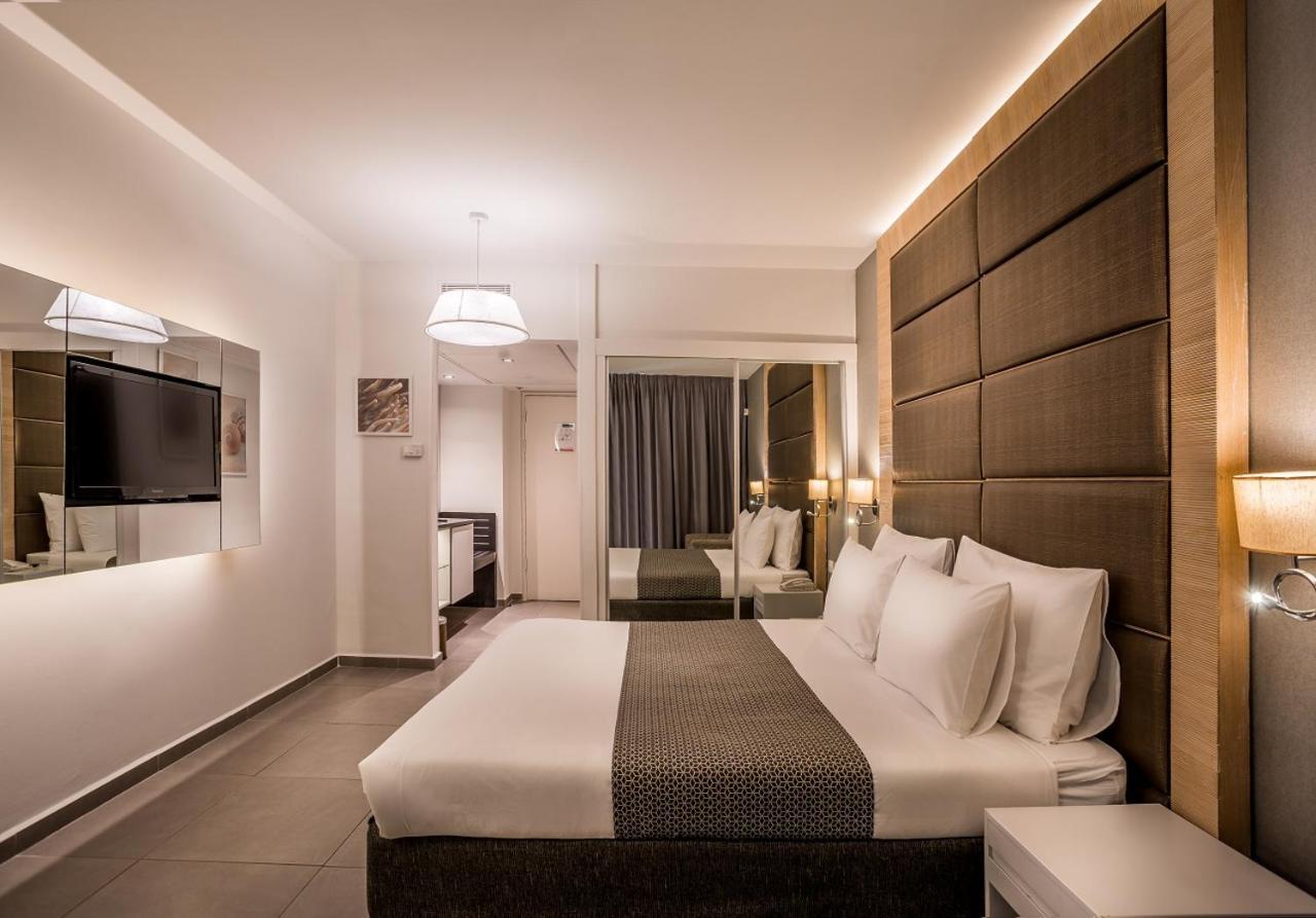 Double Room (2 Adults + 1 Child)