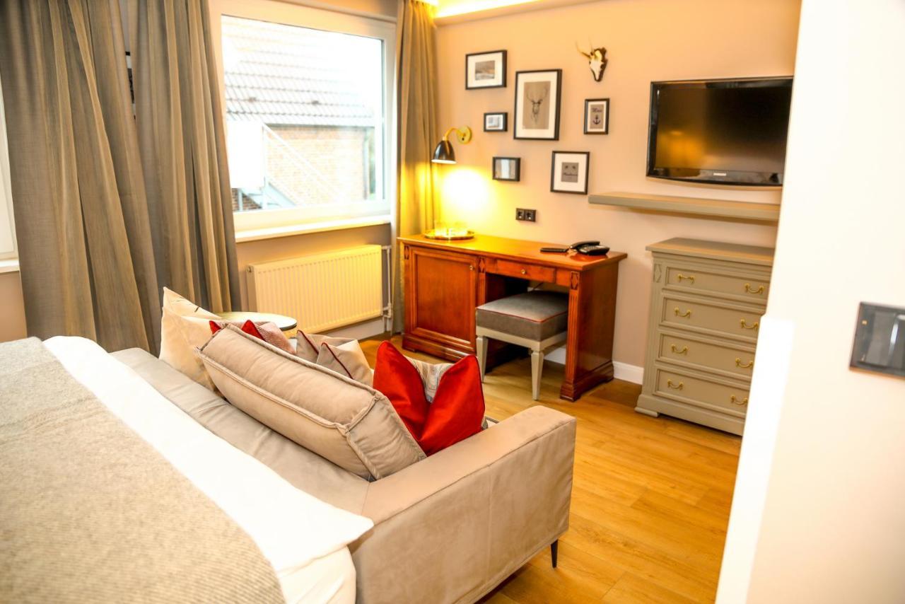 Double Room Economy
