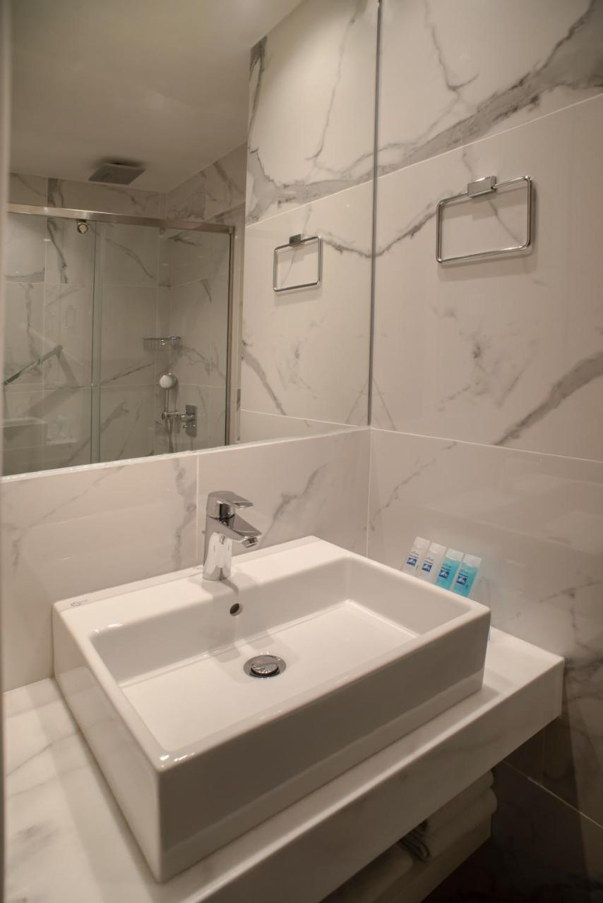 Superior Room with Port View
