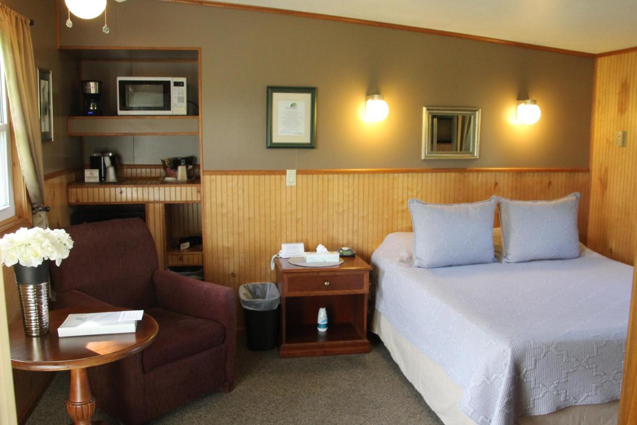 Standard Queen Room