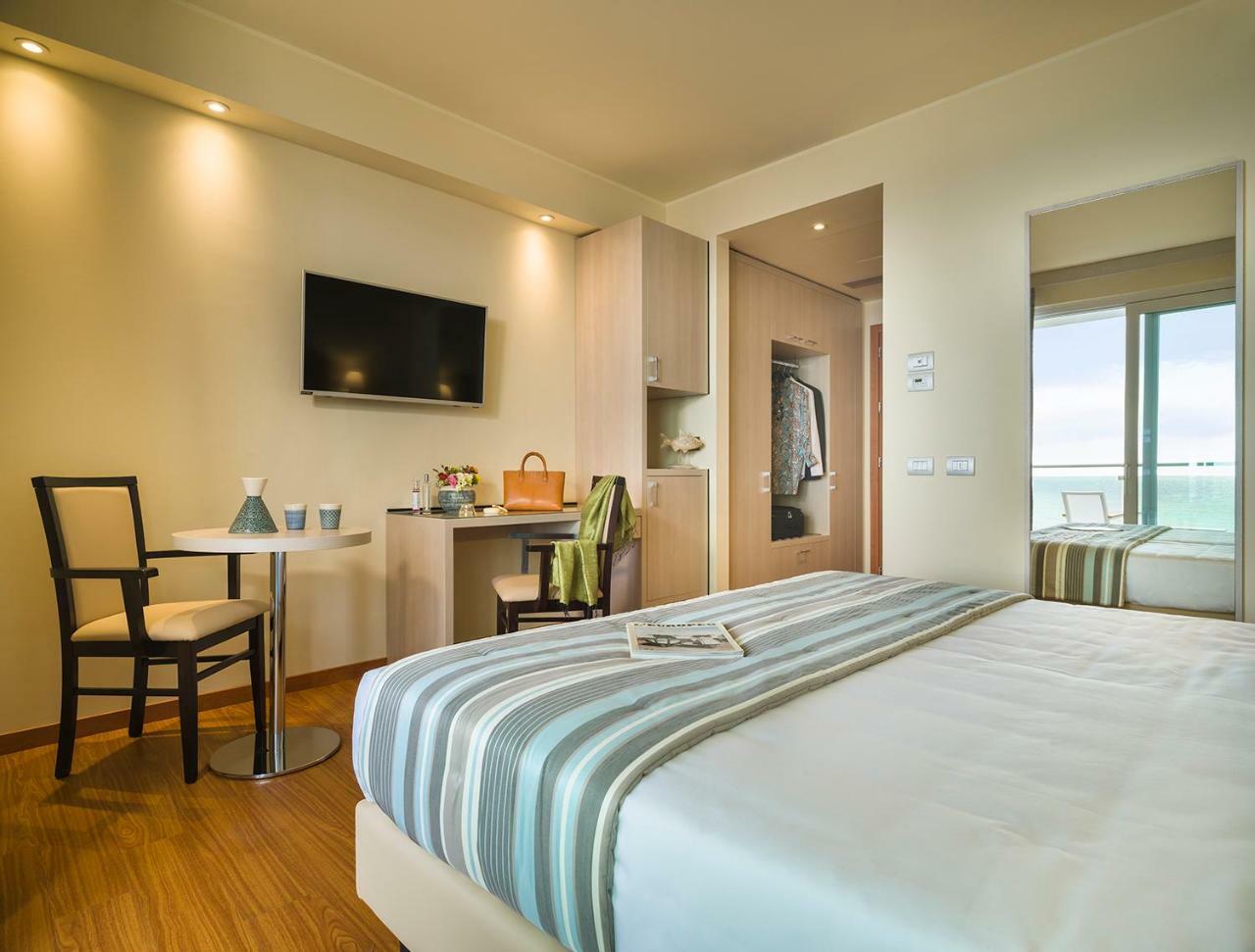 Double or Twin Room Sea View,777983269:JPEG