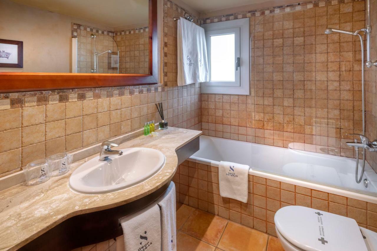Triple Room (3 Adults)