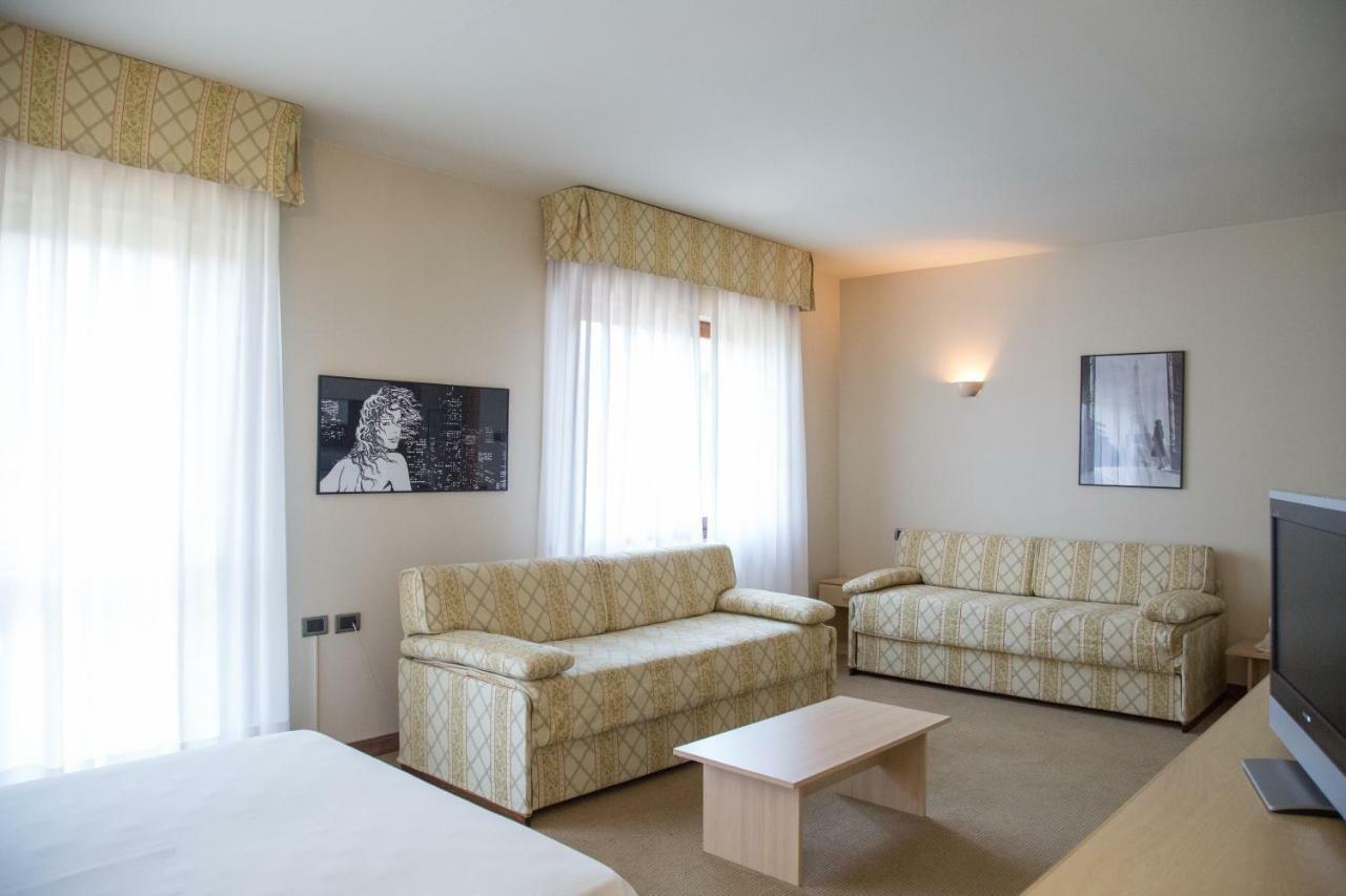 Deluxe Family Suite,779511576:JPEG