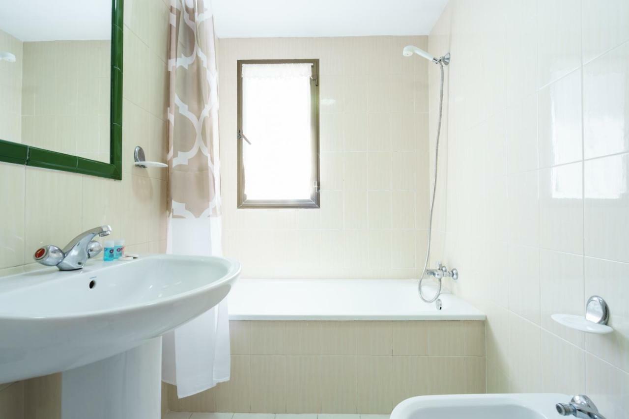 Family Room Private Bathroom,1655275542:JPEG