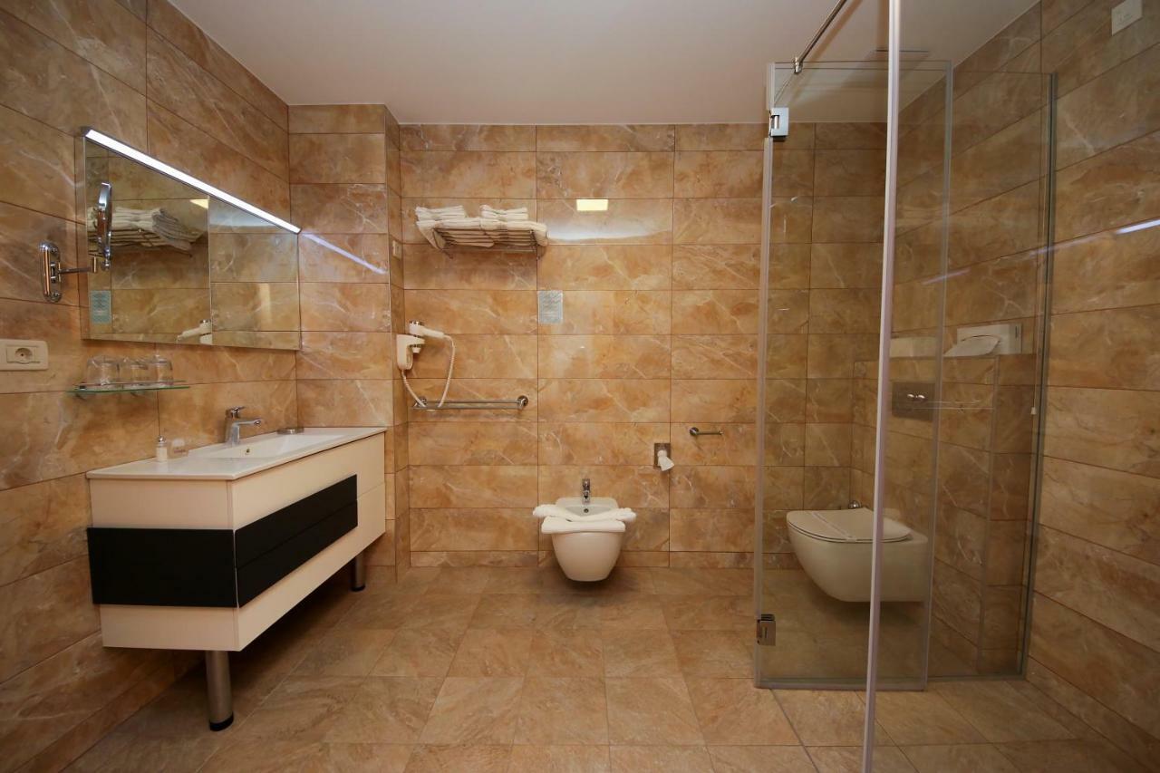 Deluxe Twin room with Extra bed, Sea view and Balcony
