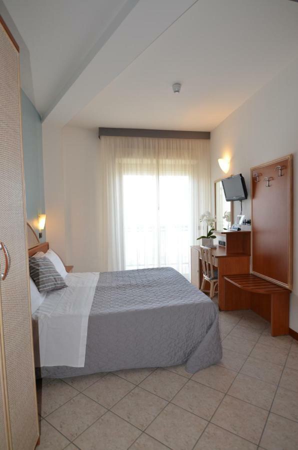 Single Room,784609659:JPEG