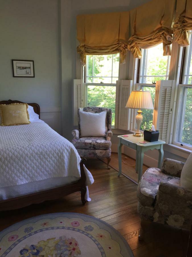 Twin Room with Private Bathroom