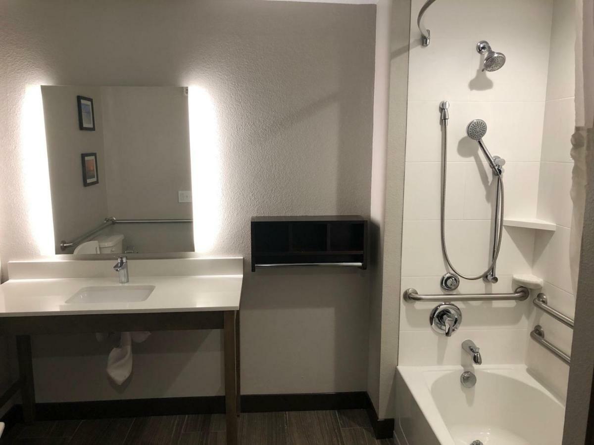 King Suite - Accessible/Non-Smoking