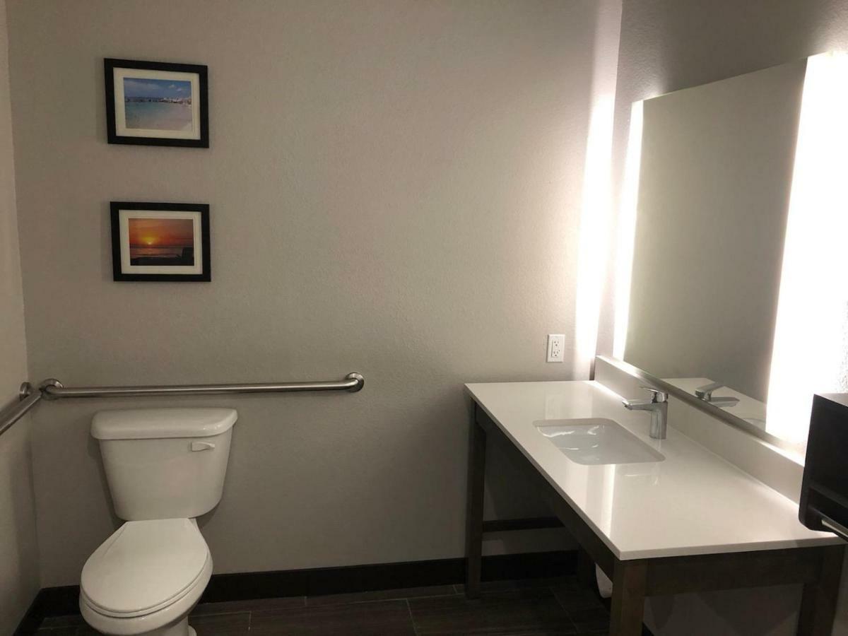King Suite - Disability Access/Non-Smoking