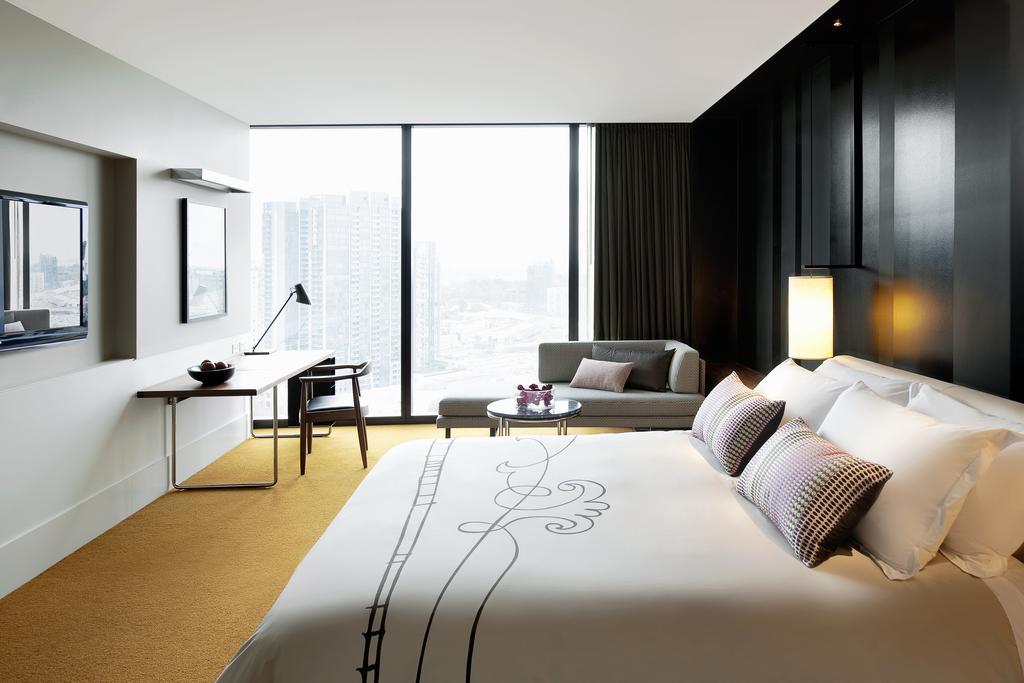 Luxueuze Kamer met een Kingsize Bed en Uitzicht op de Stad