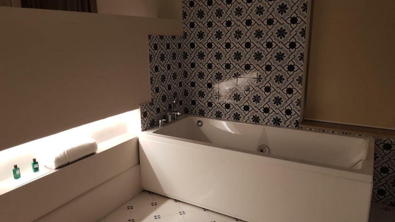 Suite mit Queensize-Bett und Whirlpool
