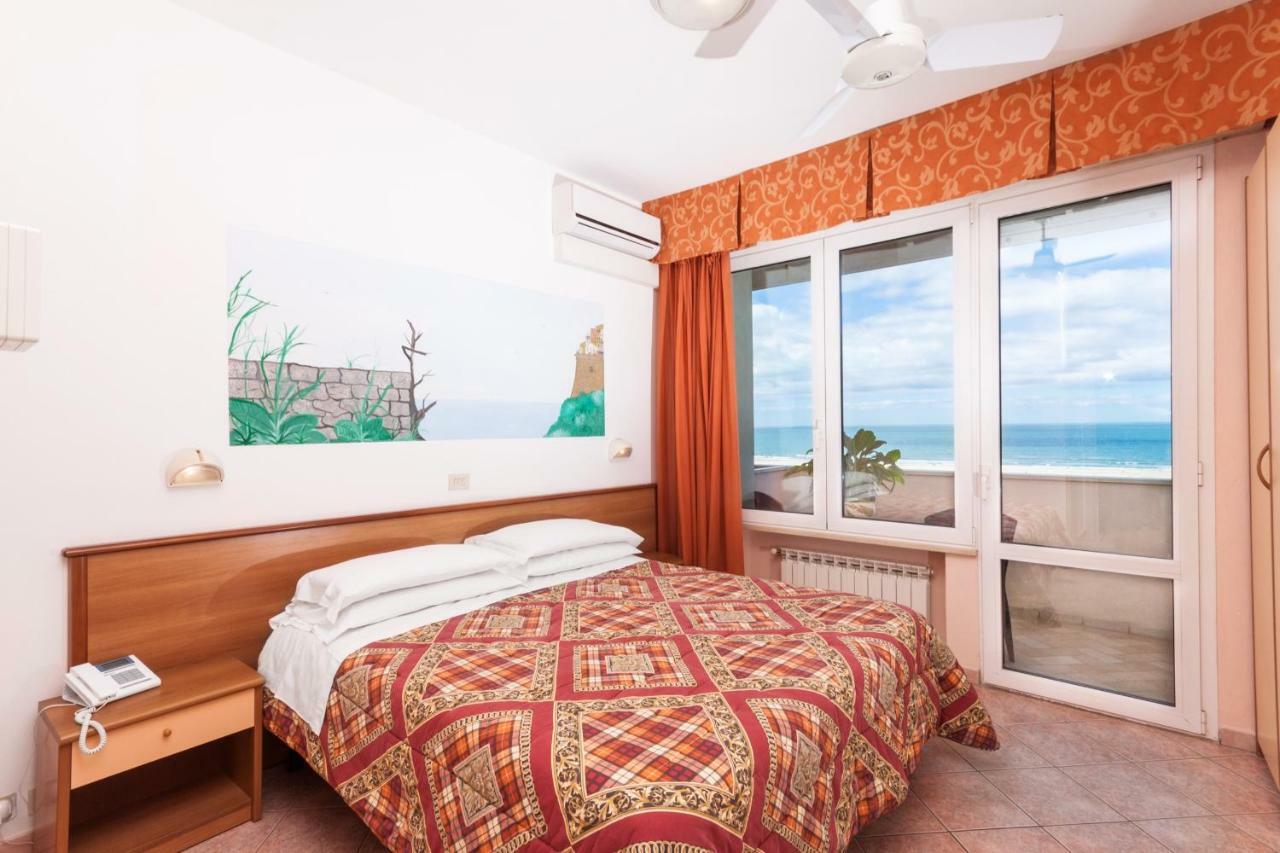 Doppel-/Zweibettzimmer mit Meerblick