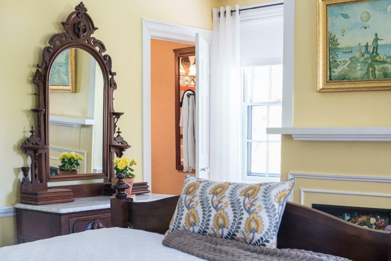 Queen Room 9