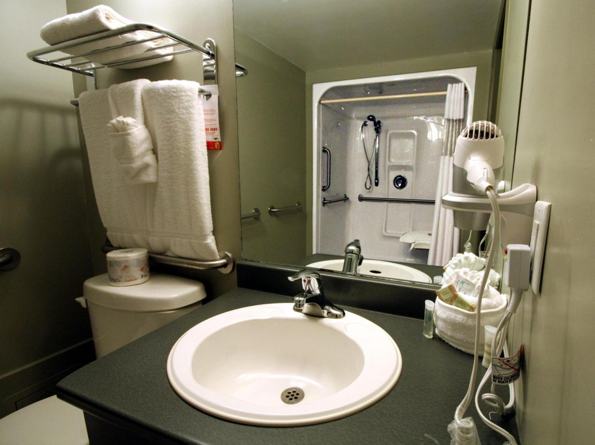 Queen Room - Mobility Access/Non-Smoking
