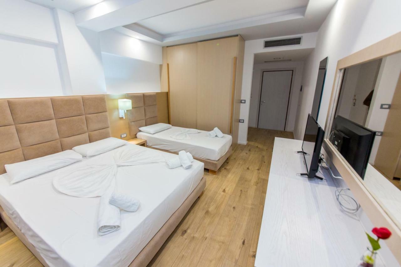 Dreibettzimmer mit Balkon