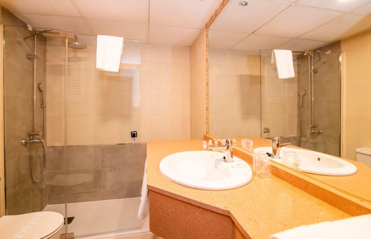 Triple Room,805842894:JPEG