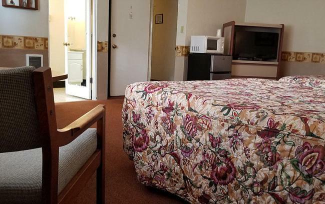 Habitación con cama grande