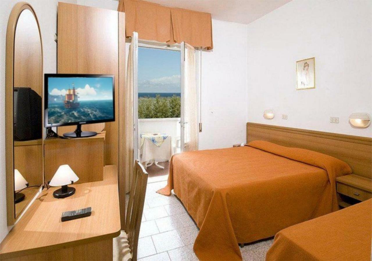 Standard Triple Room,235572989:JPEG