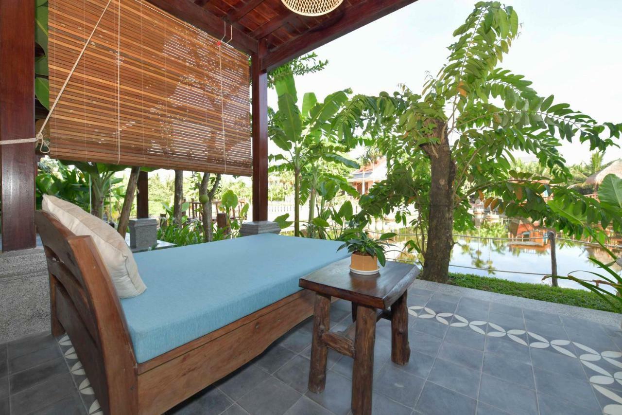 Executive Suite with External or Internal Bathtub