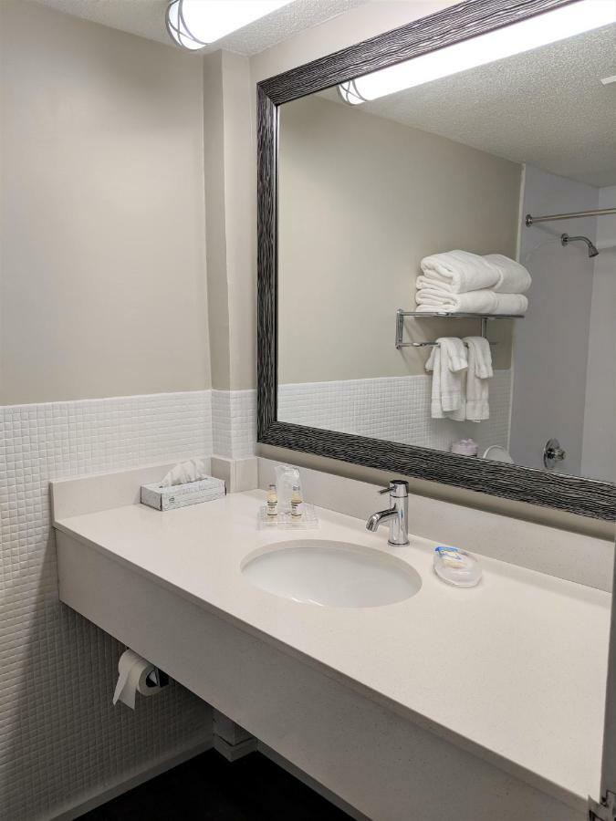 Room with Two Double Beds – Street View