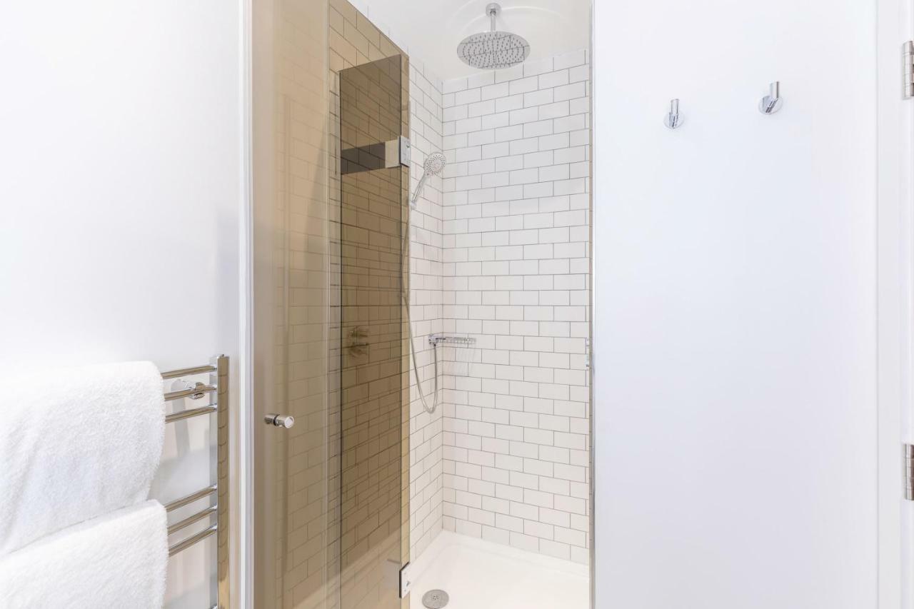 Deluxe Suite, 1 Bedroom, 1 King, Sofa Bed, Kitchenette