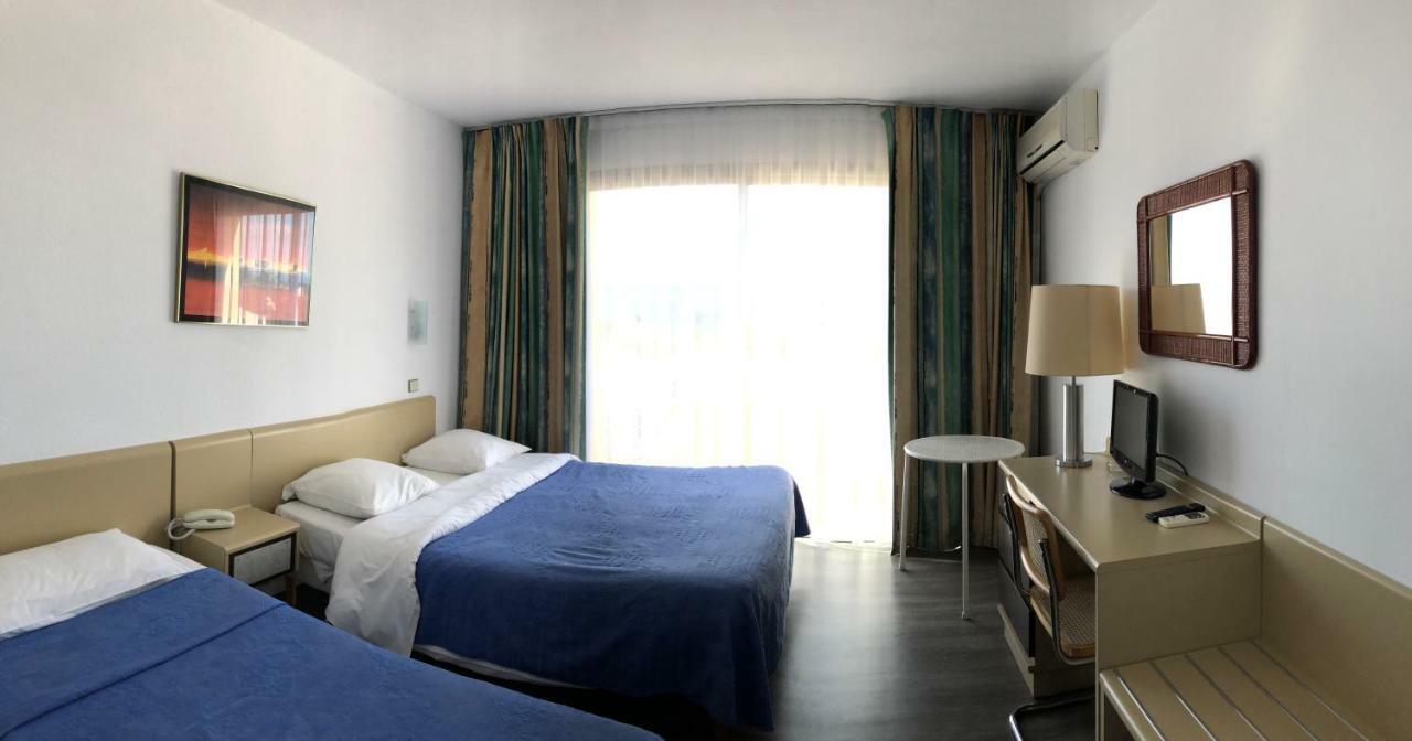 Chambre Triple (1 Lit Double et 1 Lit Simple)