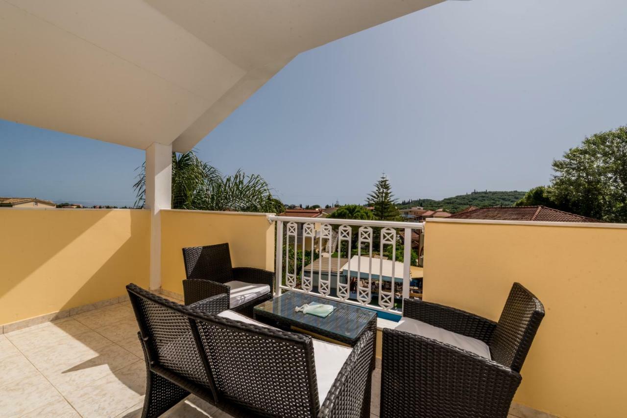 Suite Junior con vistas a la piscina