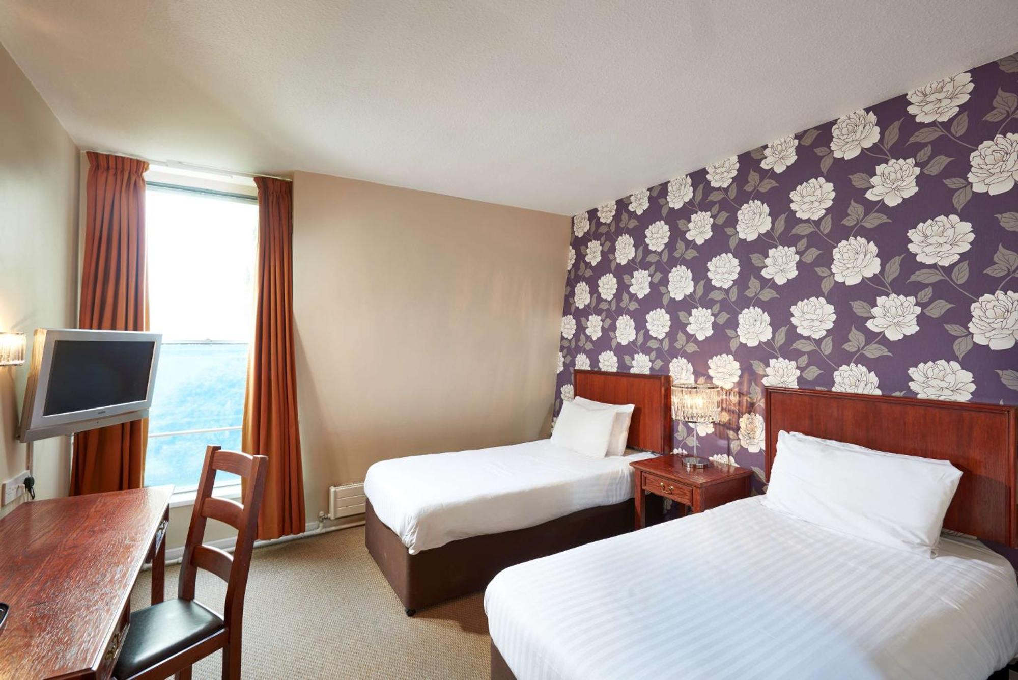 Double Room with Two Single Beds and View - Non-Smoking