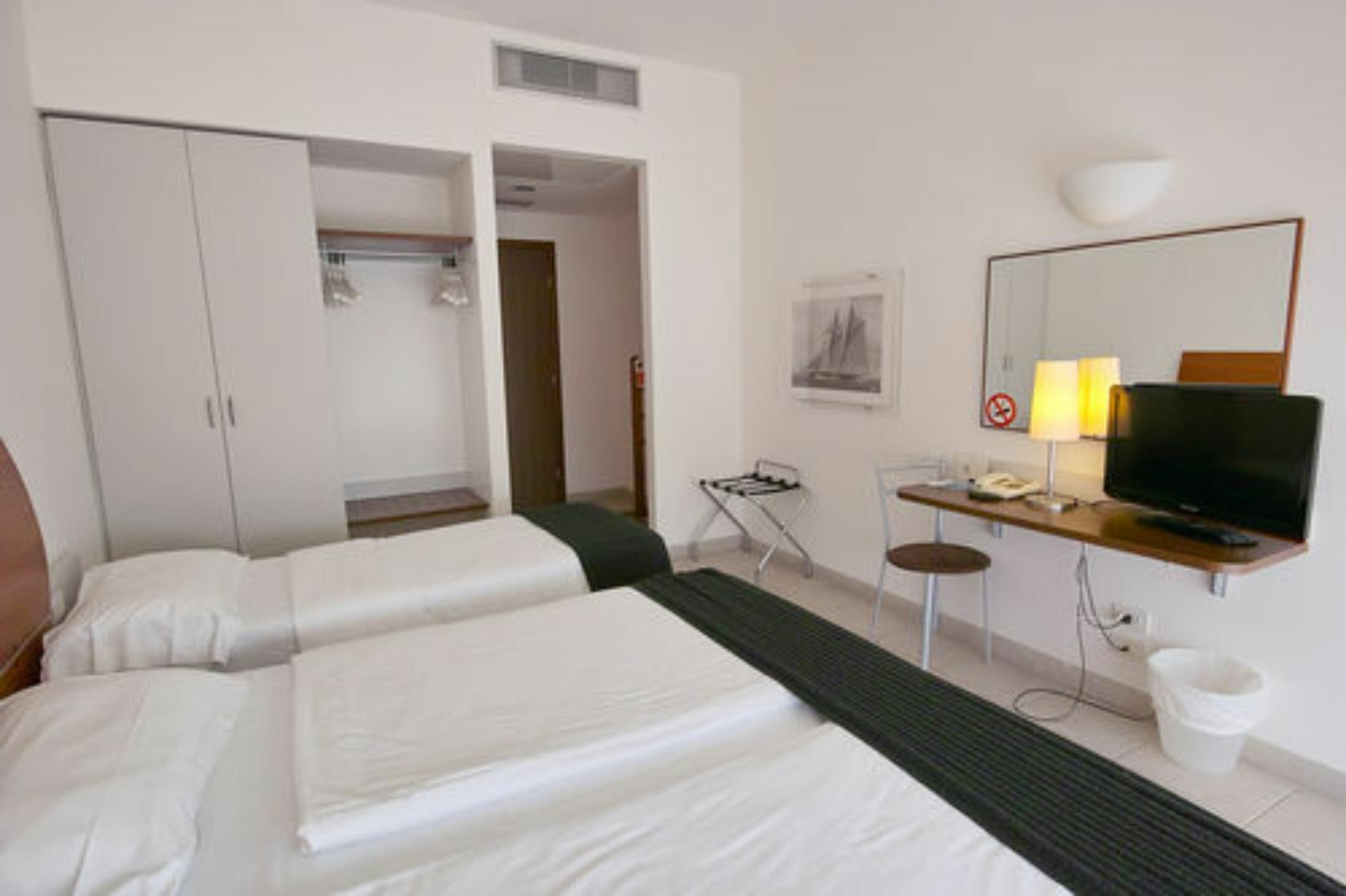 Triple Room with Terrace