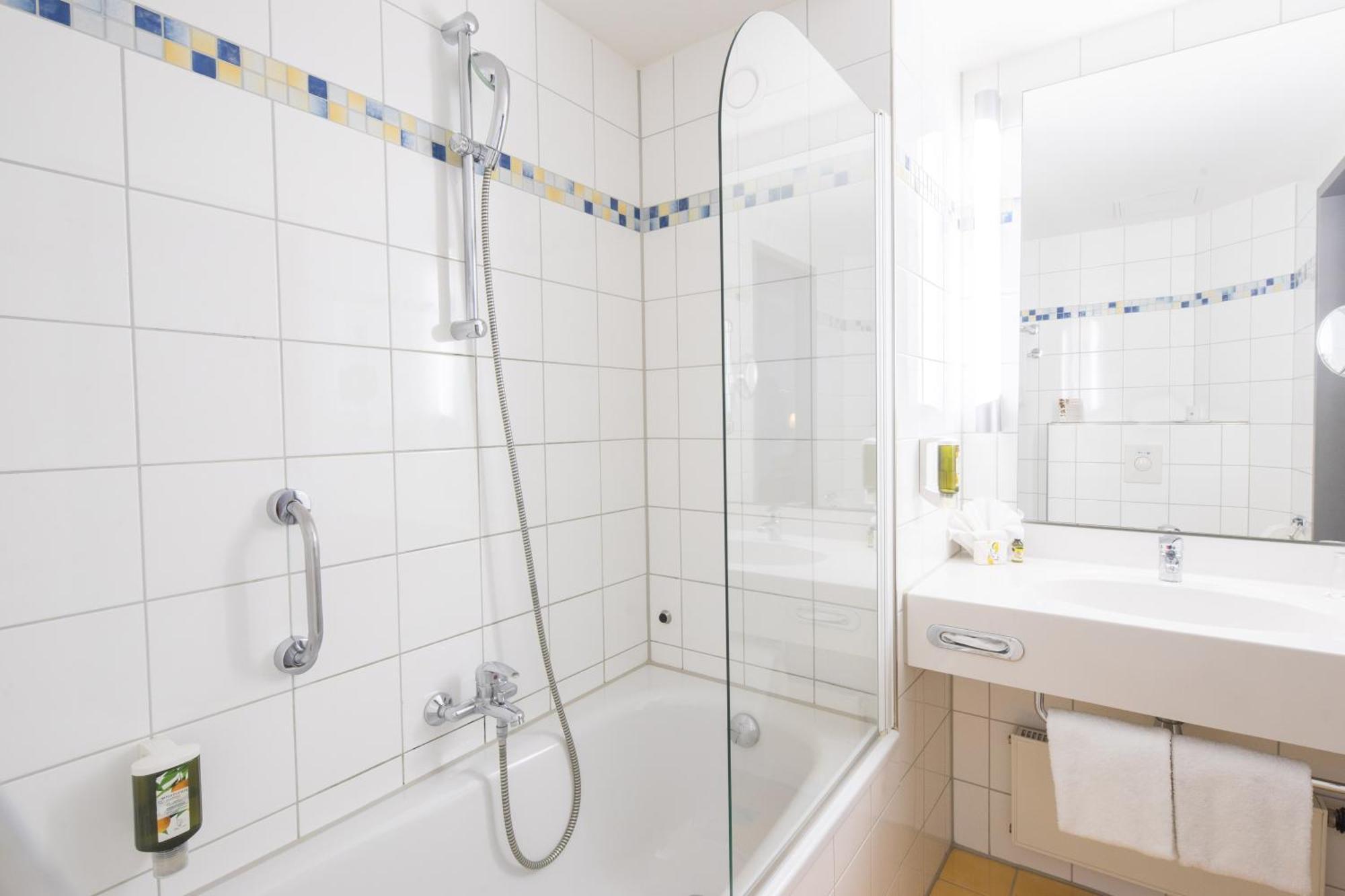 Business Twin Room with Garden View incl. Parking