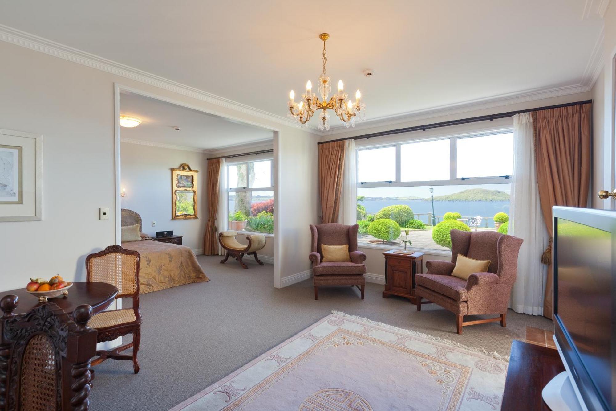 Lake View Lodge Suite