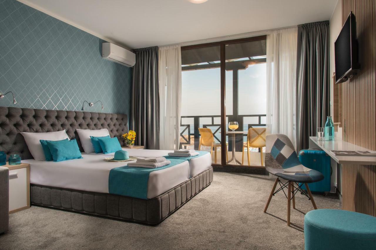 Deluxe Double Room with Balcony and Sea View (2 Adults + 1 Child)