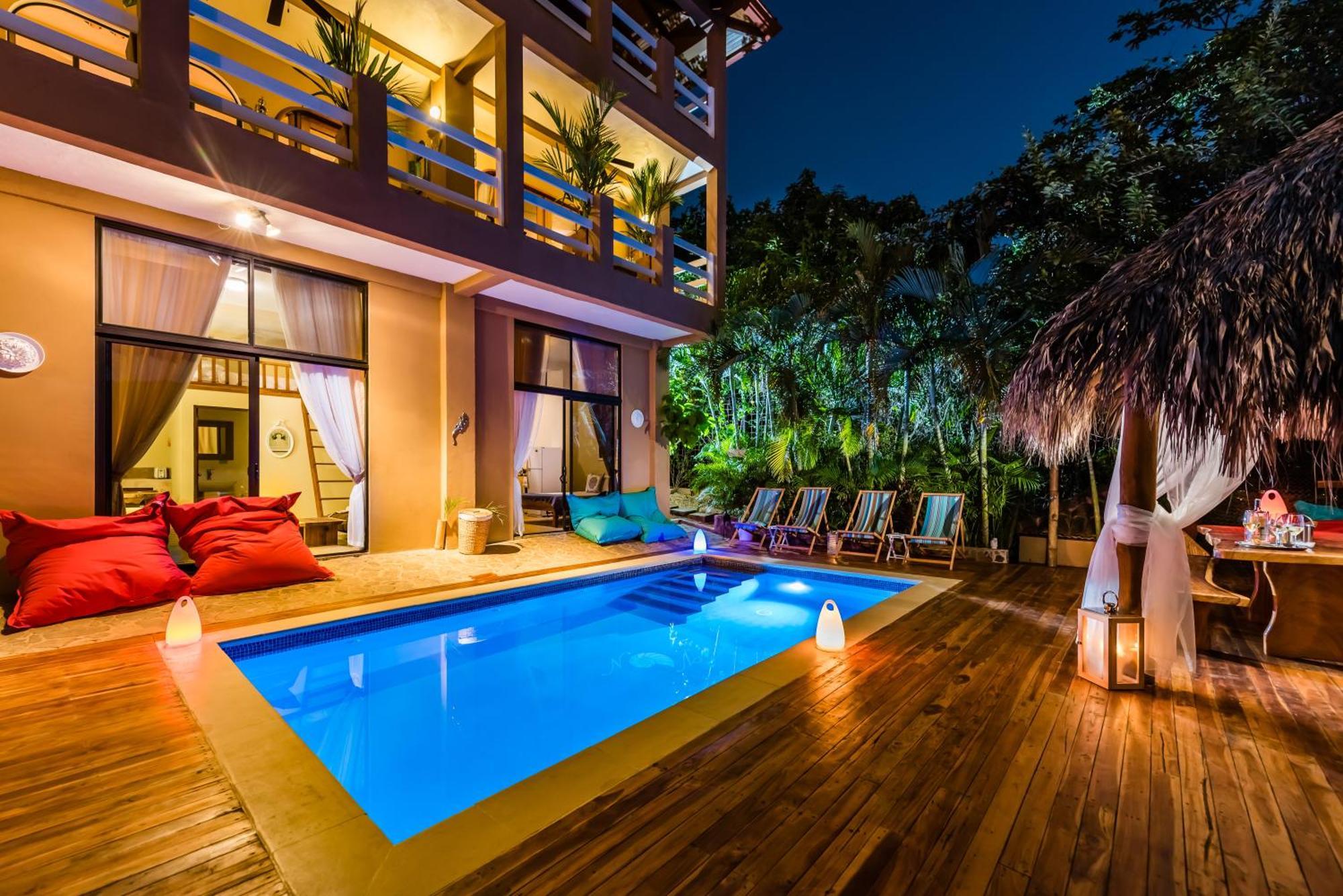 Habitación Doble con vistas a la piscina