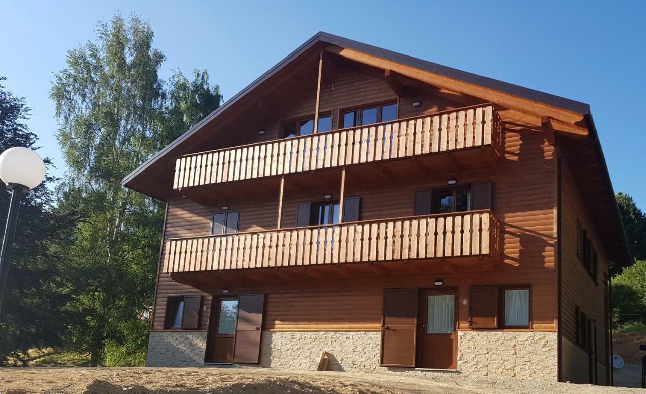 Camera Familiare con Vista Lago