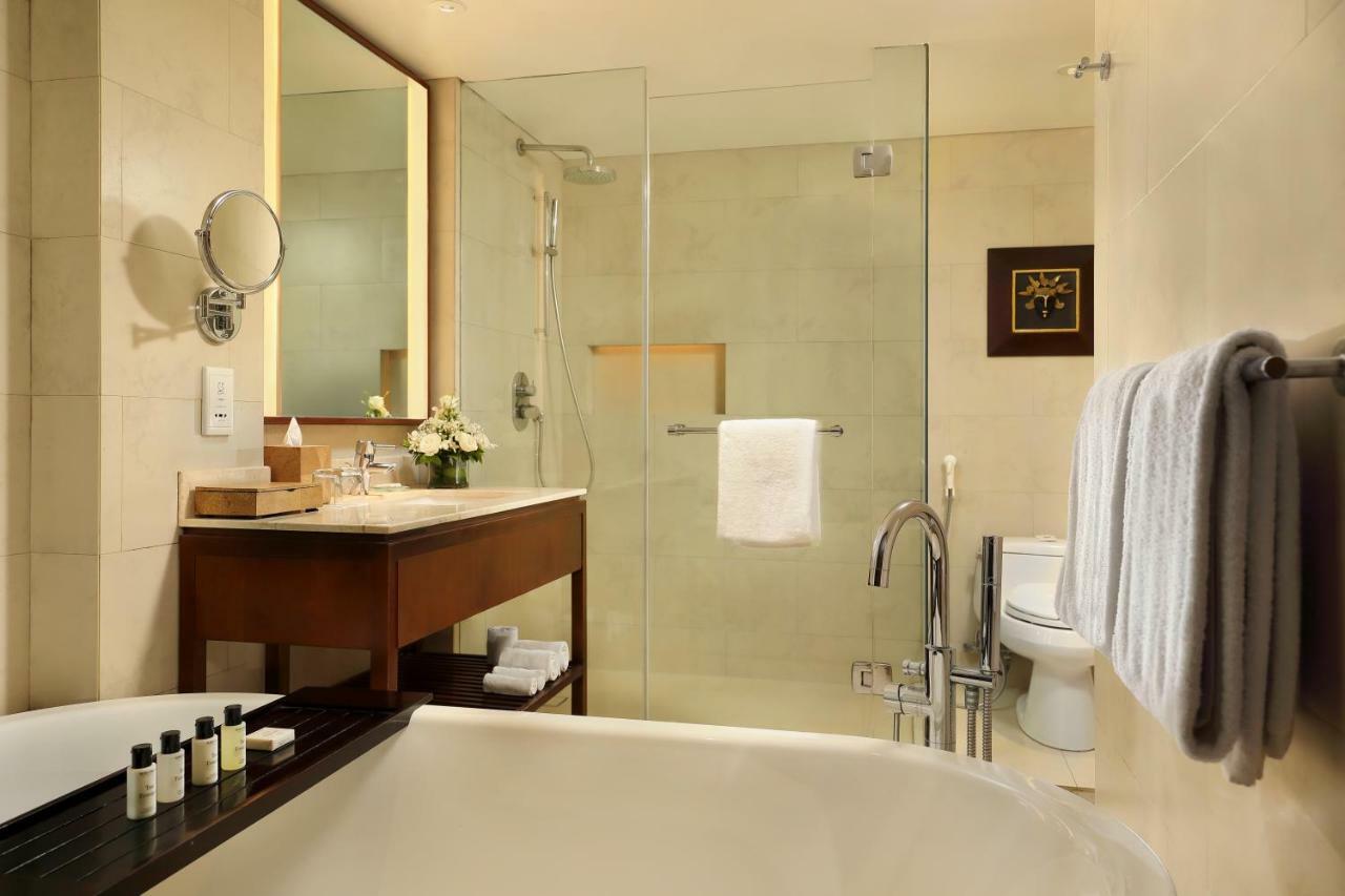 Doppel-/Zweibettzimmer mit Poolblick