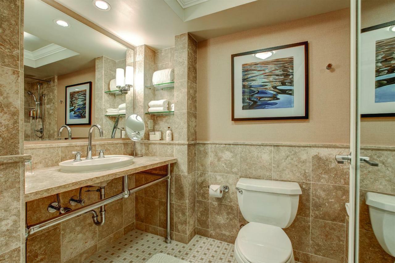 Standard King Room with Lake View