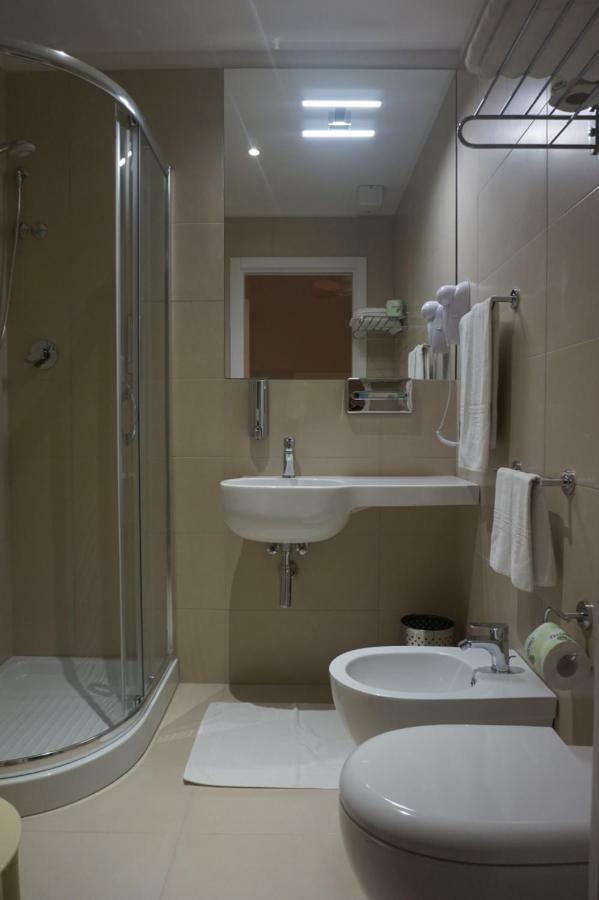 Double or Twin Room,943459180:JPEG