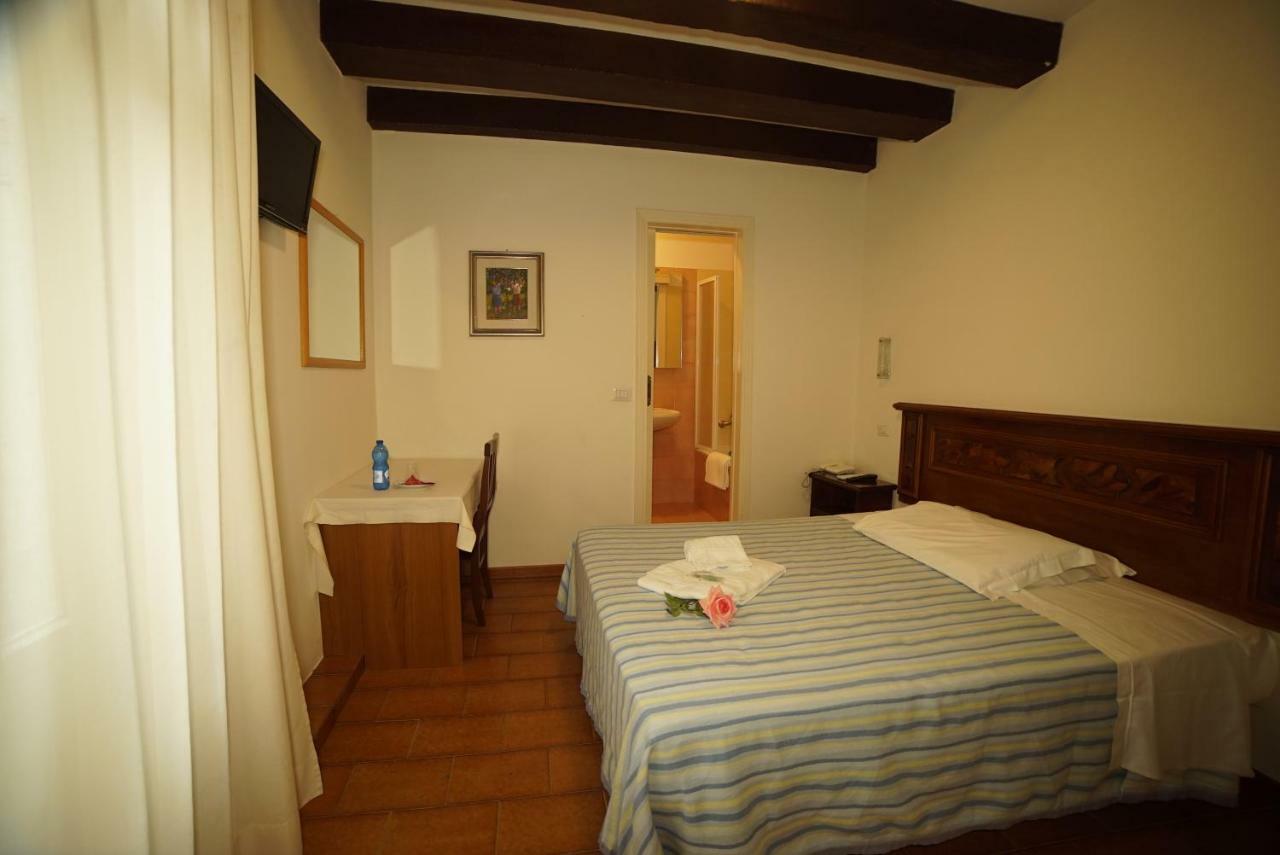 Small Double Room,846666839:JPEG