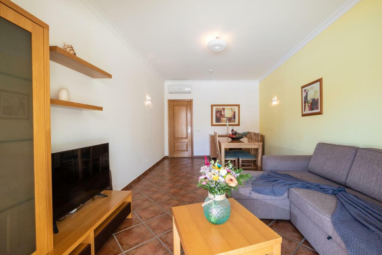 Apartamento de 1 dormitorio con vistas a la piscina