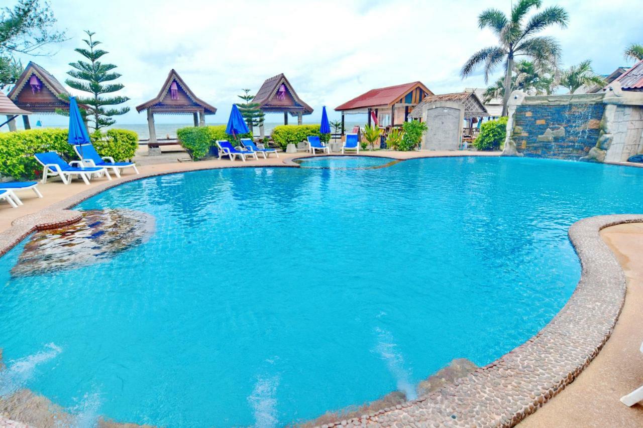 Junior Suite with Pool View