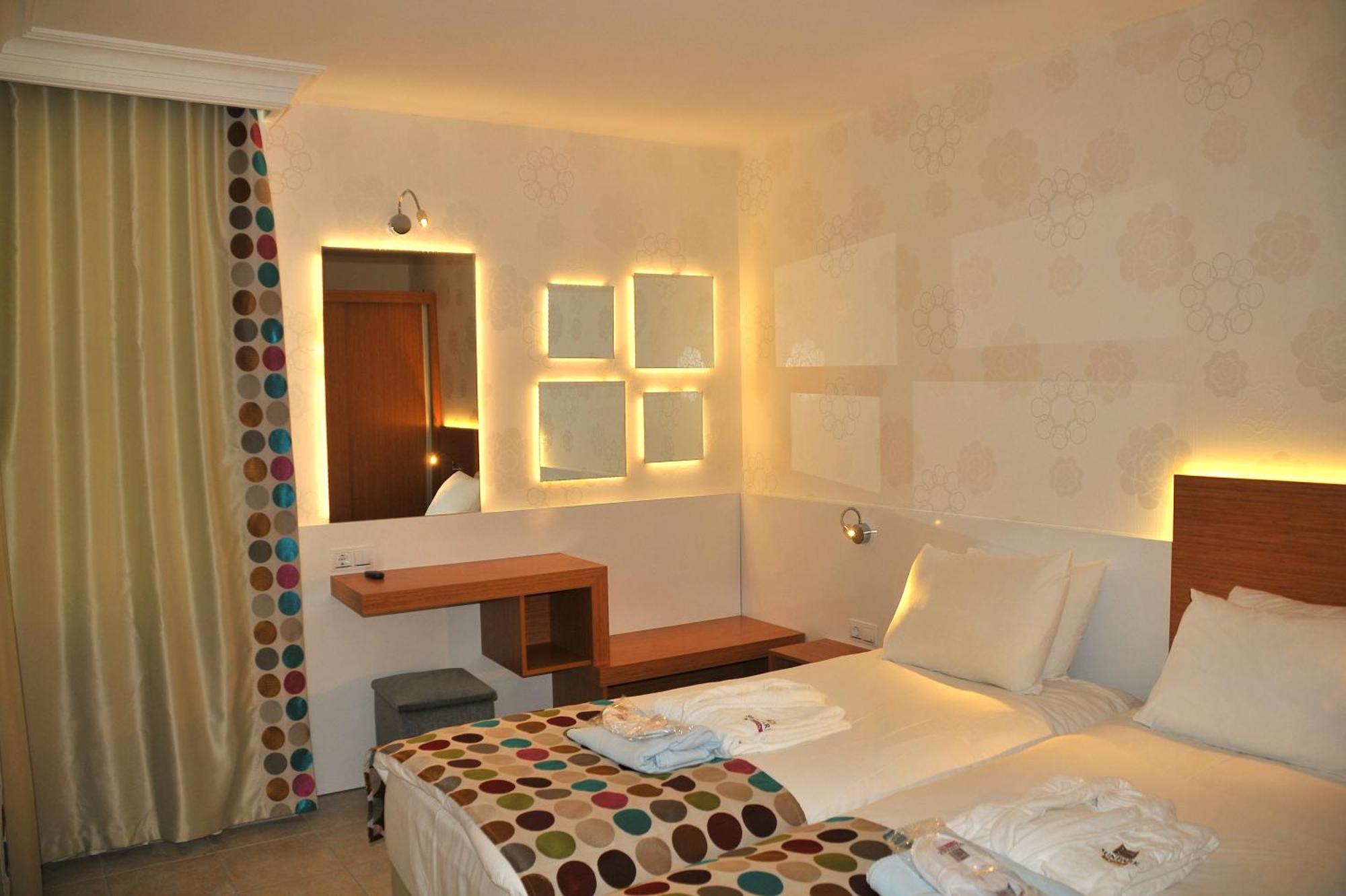 Standard Double or Twin Room,1216422700:JPEG