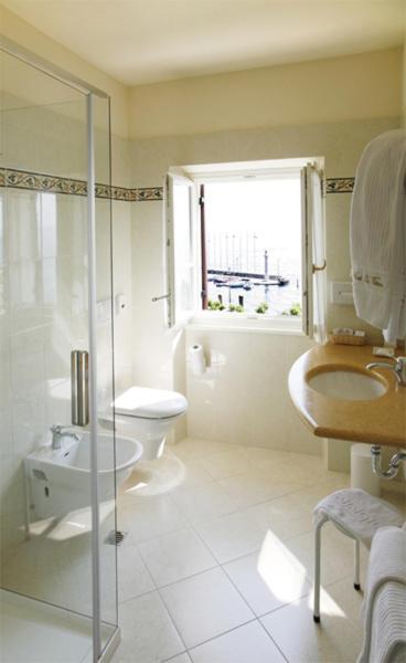 Deluxe Junior Suite mit Seeblick und Terrasse