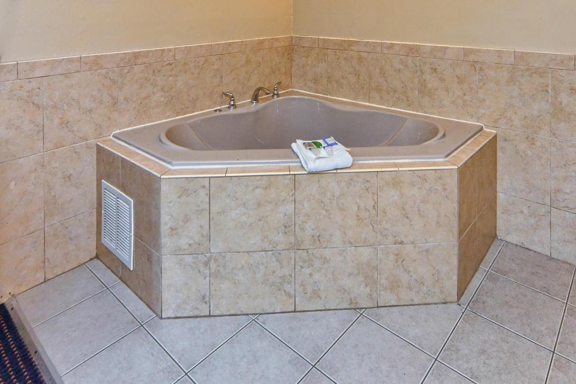 King Room Spa Bath,1450862395:JPEG