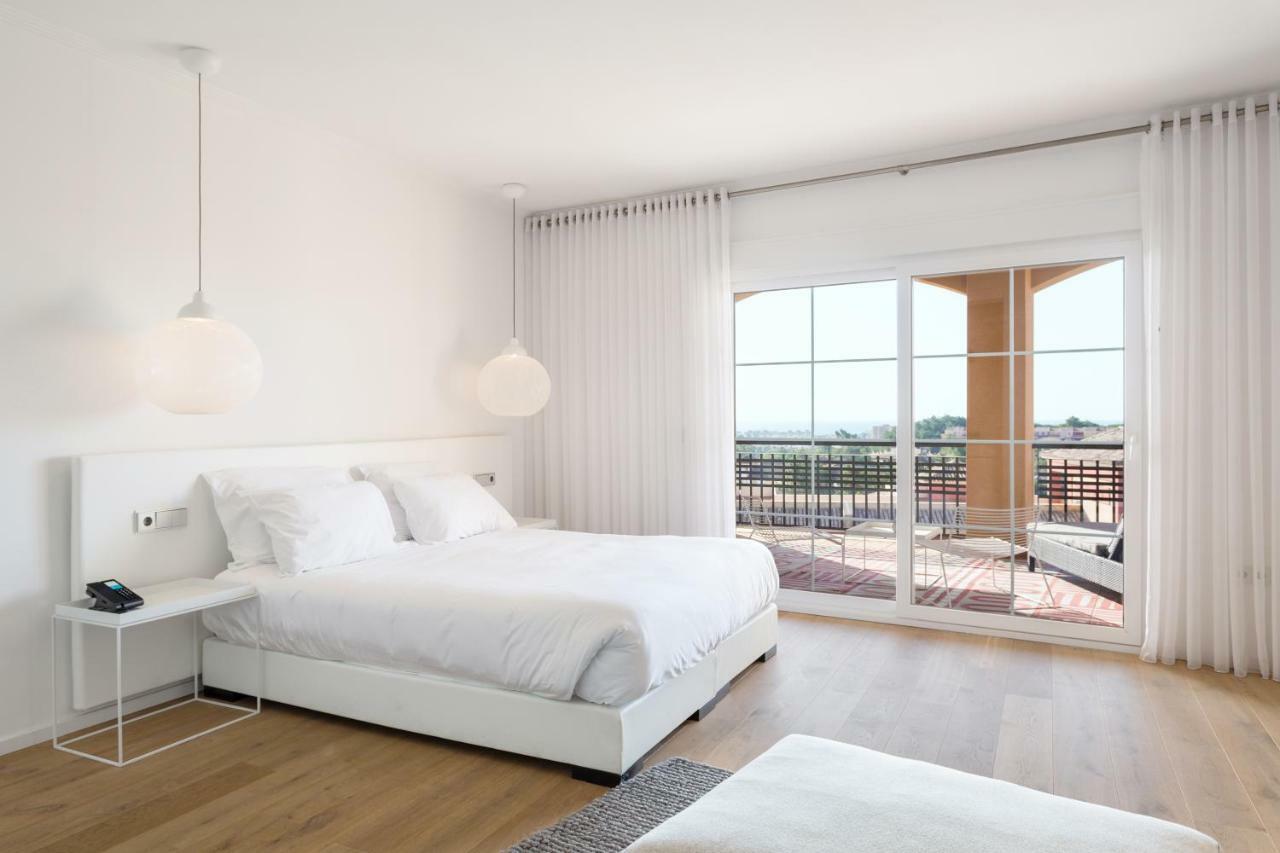 Deluxe Room (2 Adults + 1 Child)