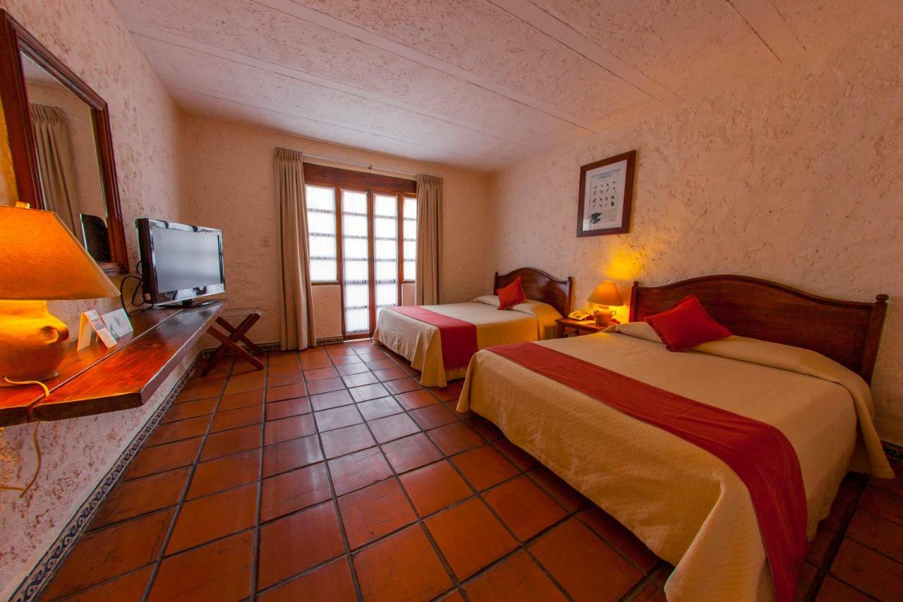 Habitación con 2 camas grandes