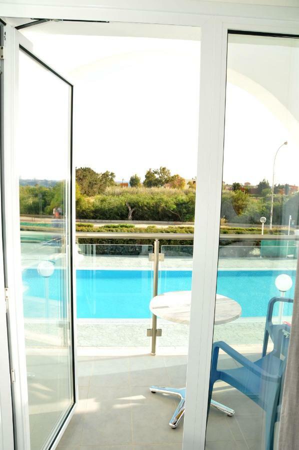 Deluxe Studio mit Poolblick