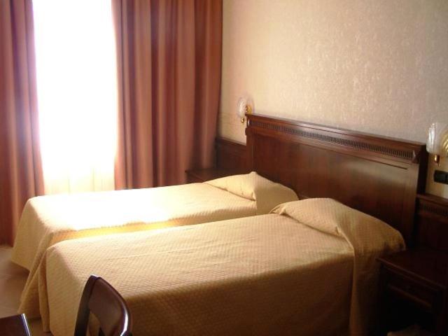Standard Double or Twin Room,9045953:JPEG