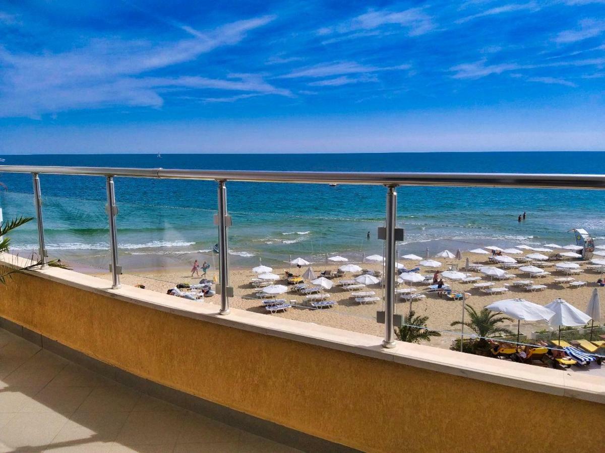 Twin Room with Sea View and Balcony with Free Beach Access